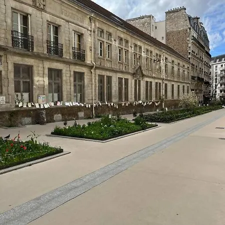 Calm In Great Location Paris